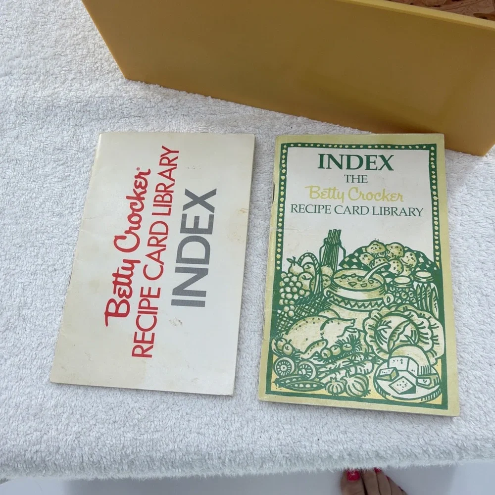 VTG Betty Crocker Recipe Card Library Yellow Container Box Lid 1971 Complete